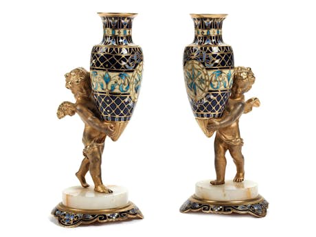 Paar figürliche Cloisonné-Vasen